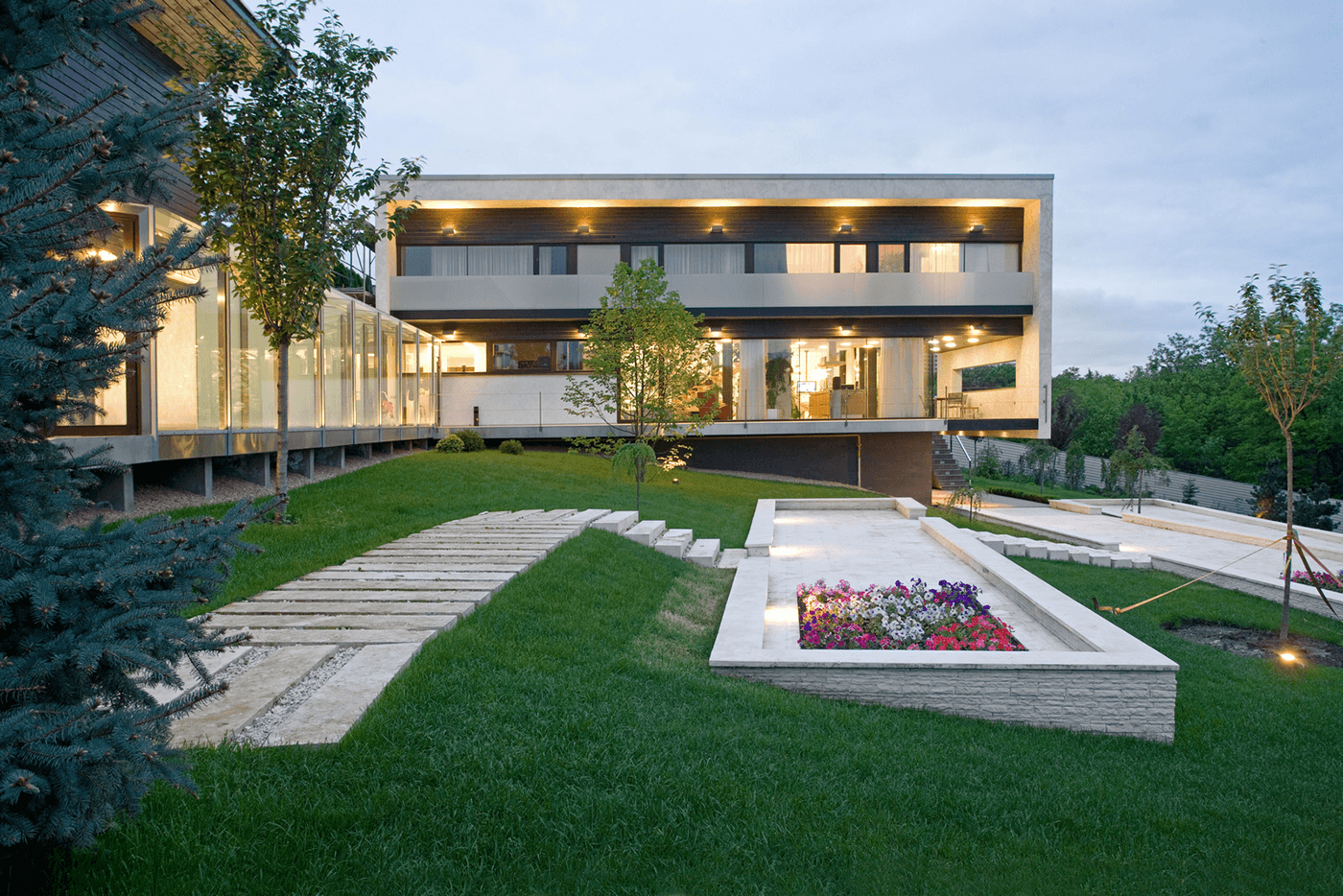 7 Front and Backyard Landscaping Ideas for your house | Maramani.com