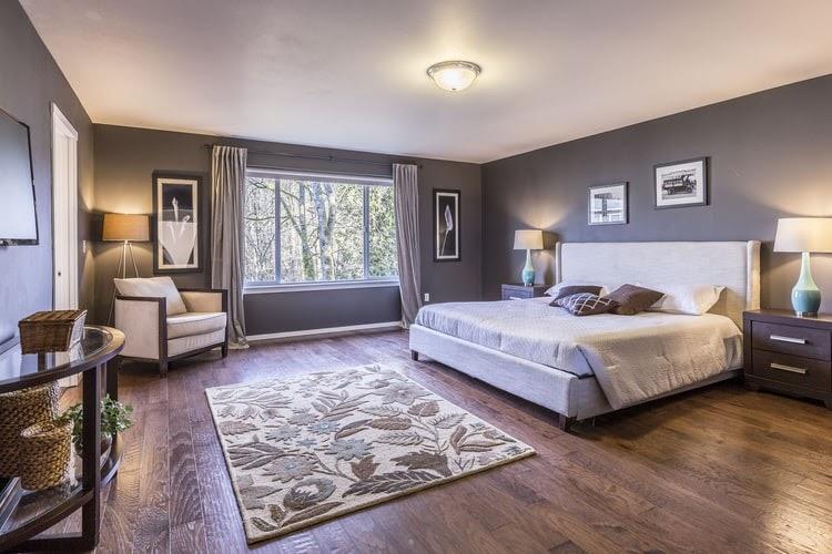 Pros and Cons of Wood Flooring in Bedrooms