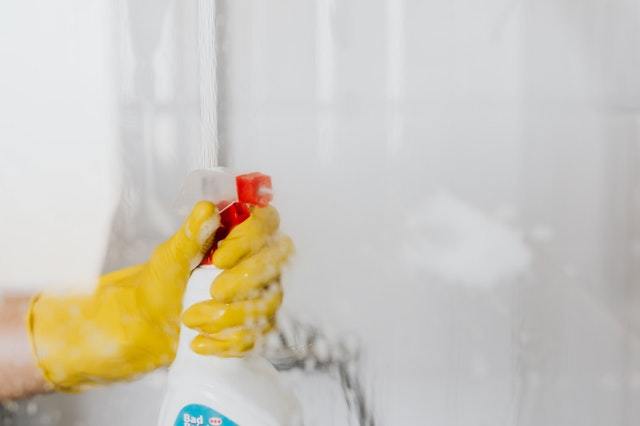How To Clean Shower Doors - Vinegar Shower Cleaner for Hard Water